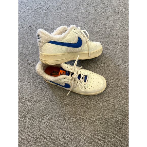 Nike Air Force 1 Women's Size 6 White Blue Sherpa Fleece Sneakers - Picture 11 of 14